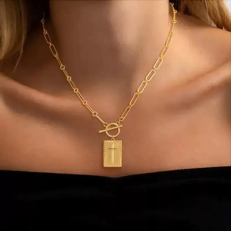 Retro gold cross-shaped pendant necklace with personalized OT clasp, ring-shaped chain
