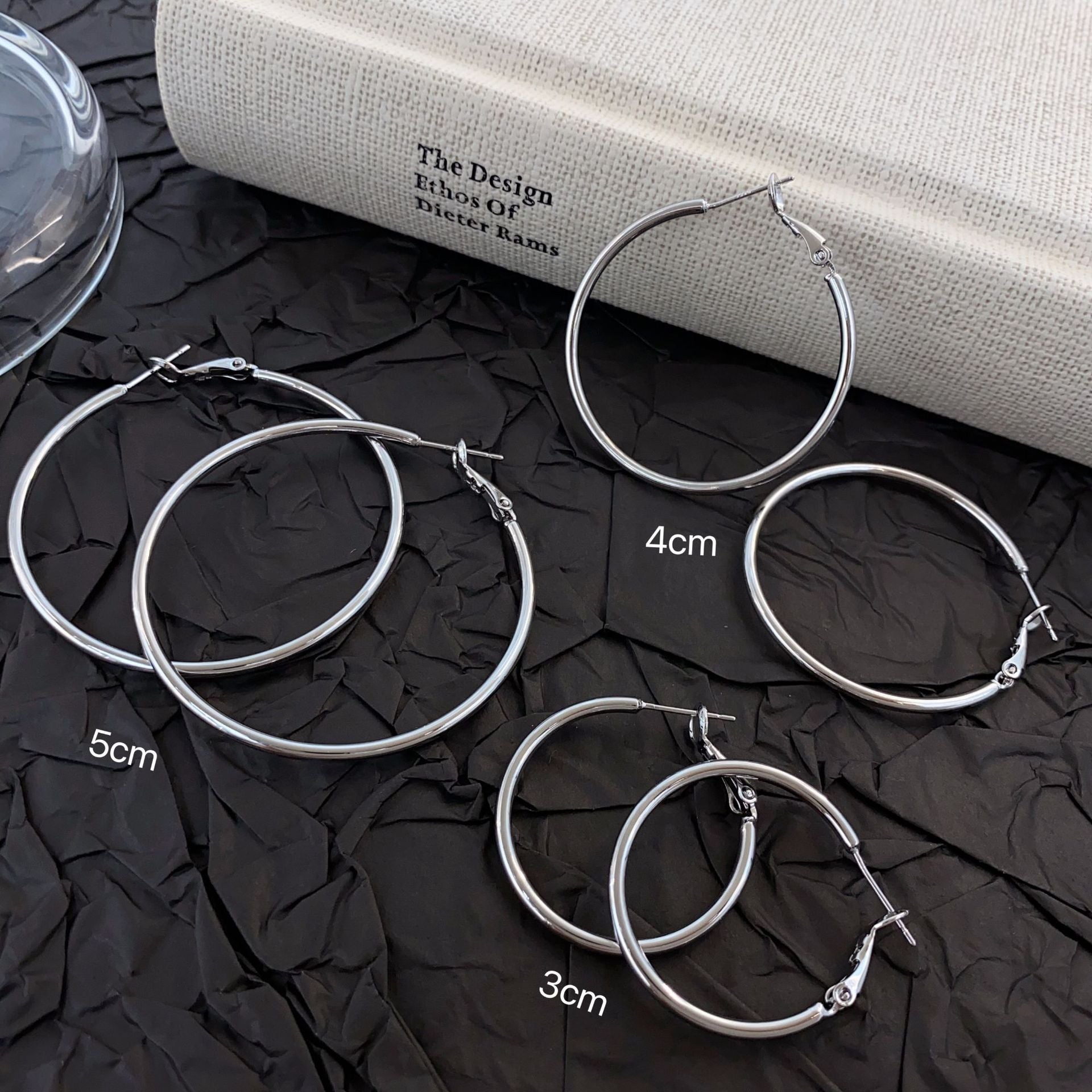 High-quality gold ear studs, star-inspired large ear rings for women, simple circle earrings, 2025 trendsetter