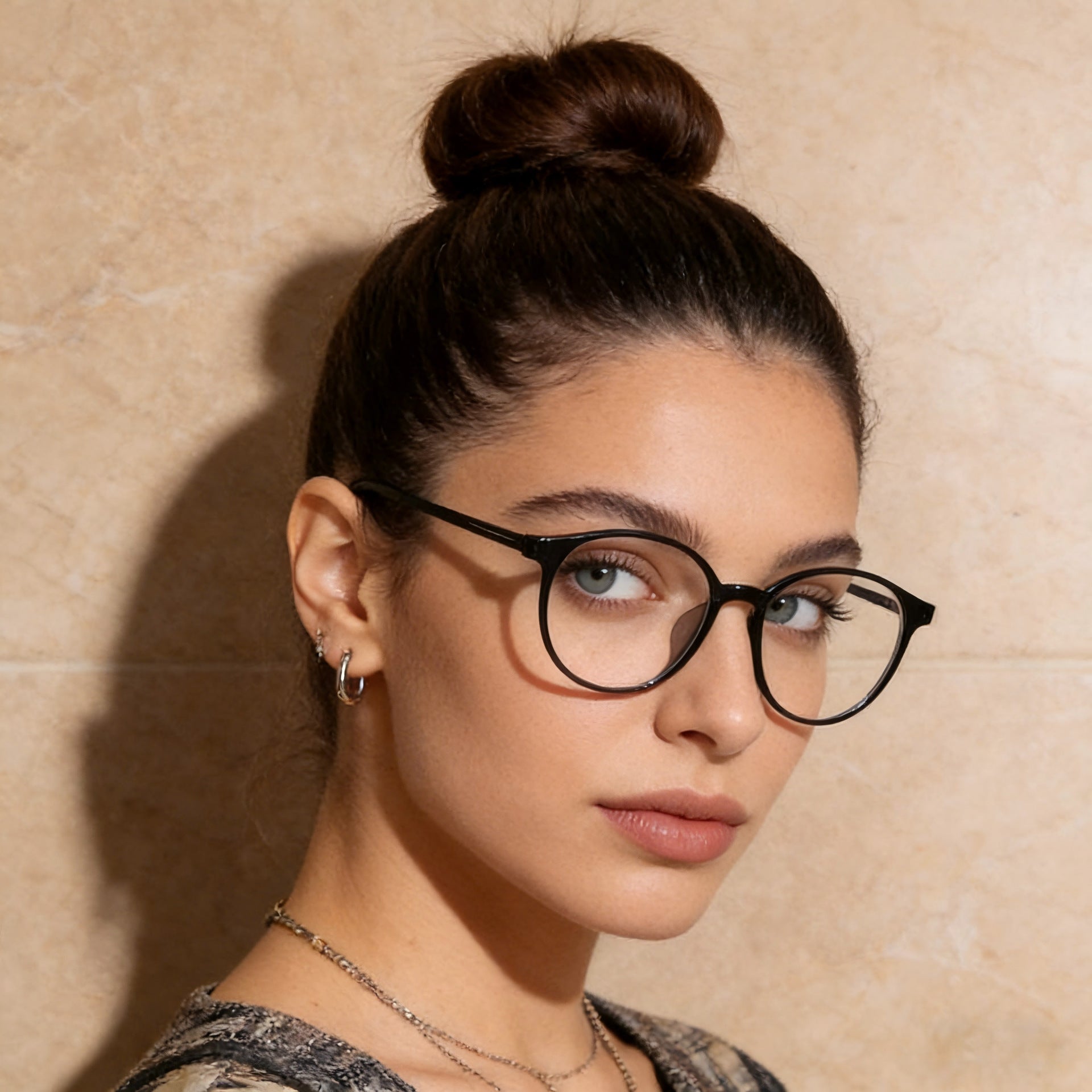 New, in-stock round frame, ultra-lightweight glasses with anti-blue light protection, flat lenses. Can be customized with different prescriptions: TR gold-plated hybrid flat lenses