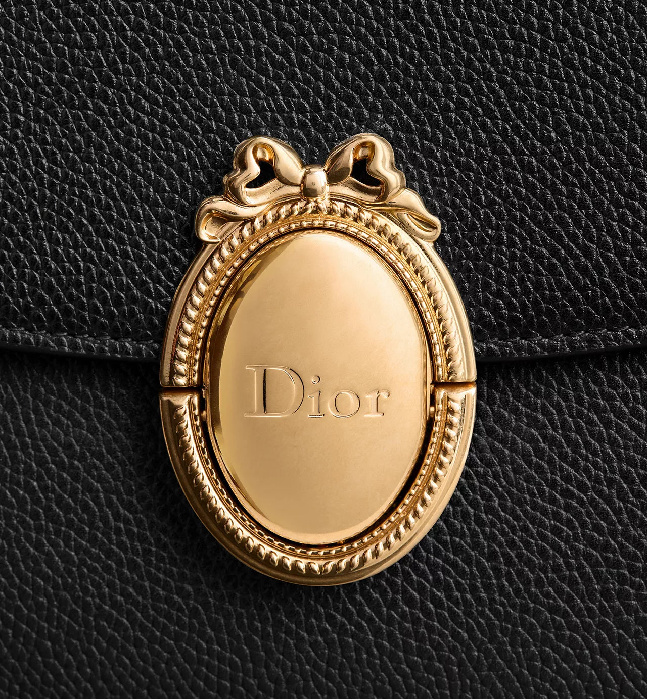 Medium Dior Médaillon Flap Bag Black Grained Calfskin /Reference: M3920QDWP_M900
