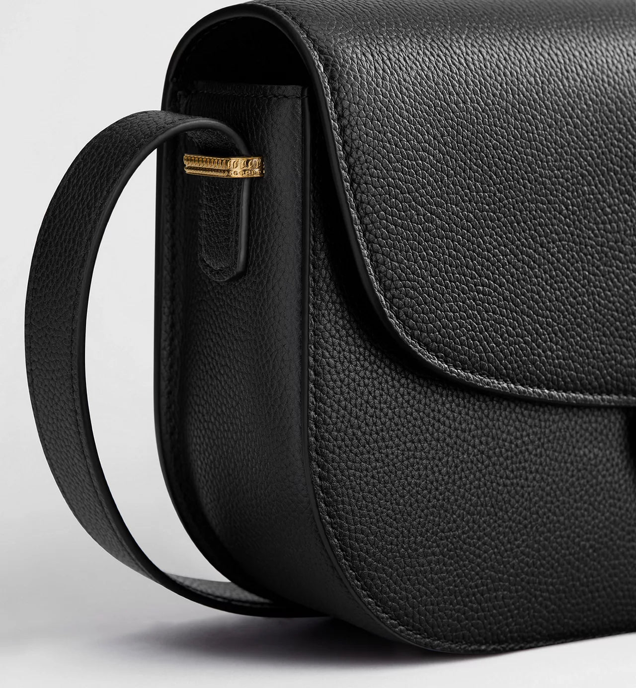 Medium Dior Médaillon Flap Bag Black Grained Calfskin /Reference: M3920QDWP_M900