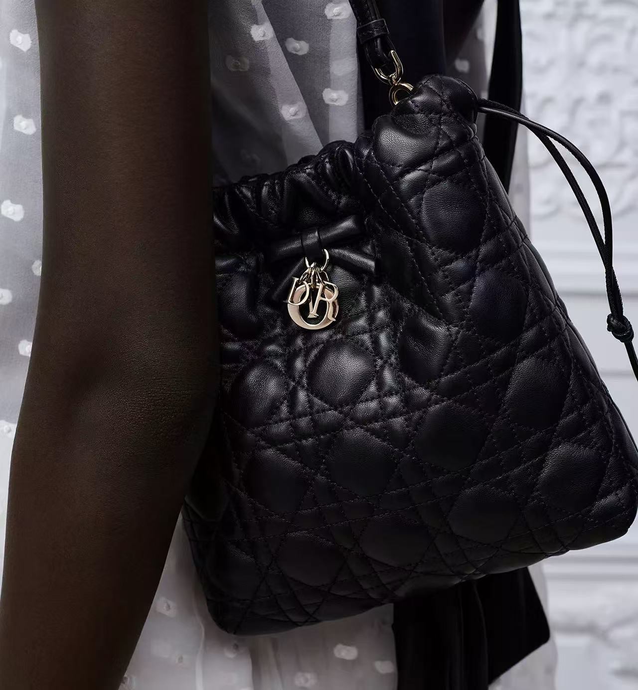 Adiorable Mini Bucket Bag Black Cannage Lambskin /Reference: S2611OUQA_M900