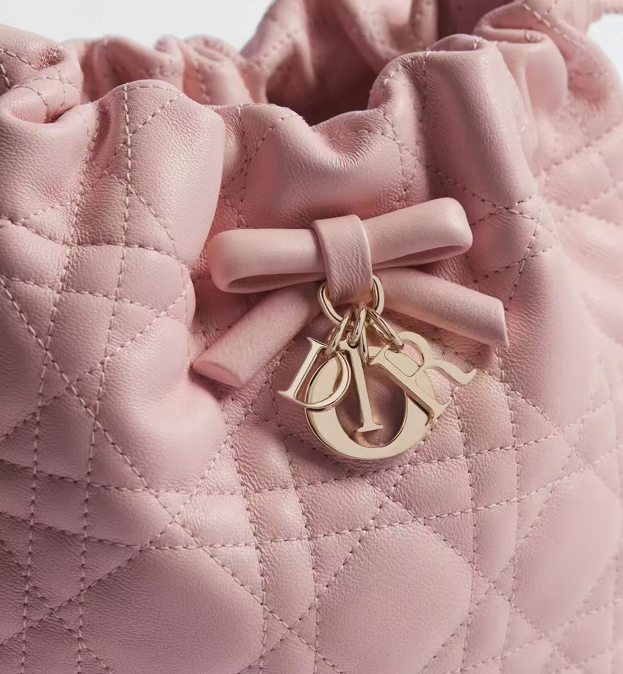 Adiorable Mini Bucket Bag Soupir Pink Cannage Lambskin /Reference: S2611OUQA_M19N