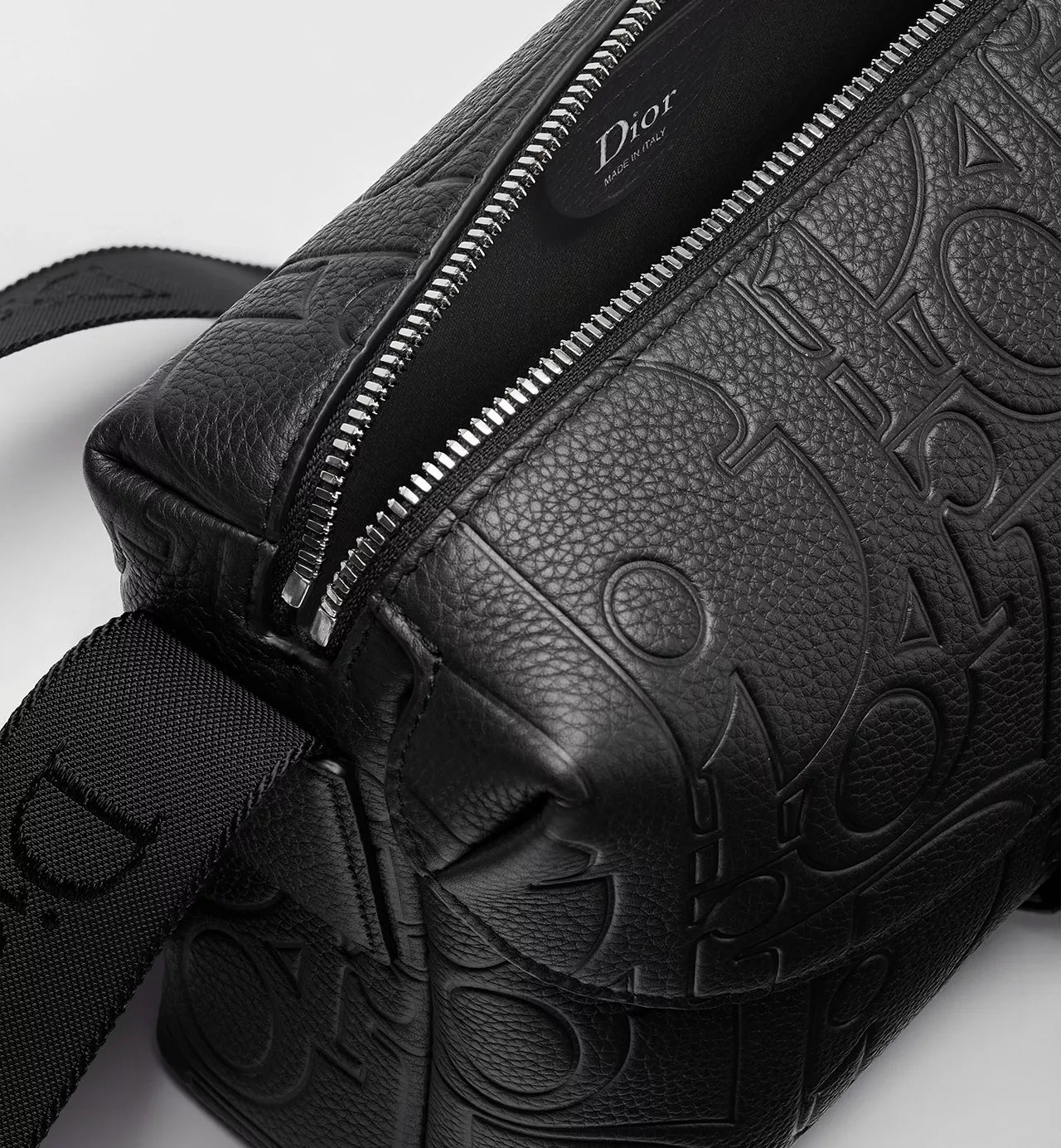 Dior Jett Zipped Messenger Bag Black Dior Gravity Leather /Reference: 1DBPO471MLL_H00N