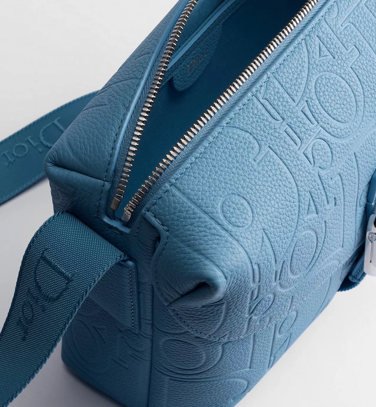 Dior Jett Zipped Messenger Bag Myosotis Blue Dior Gravity Leather /Reference: 1DBPO471MLL_H522