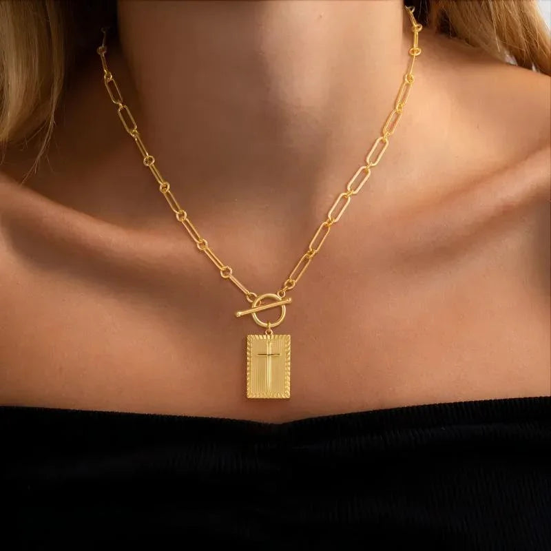 Retro gold cross-shaped pendant necklace with personalized OT clasp, ring-shaped chain