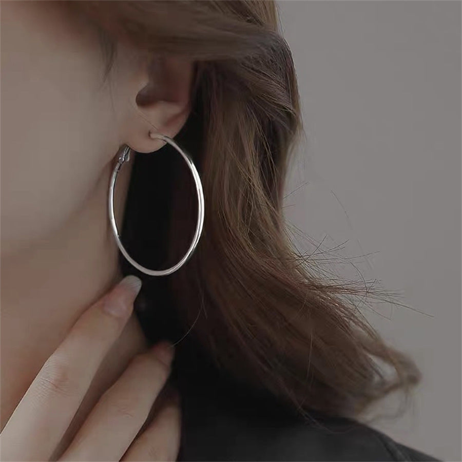 High-quality gold ear studs, star-inspired large ear rings for women, simple circle earrings, 2025 trendsetter