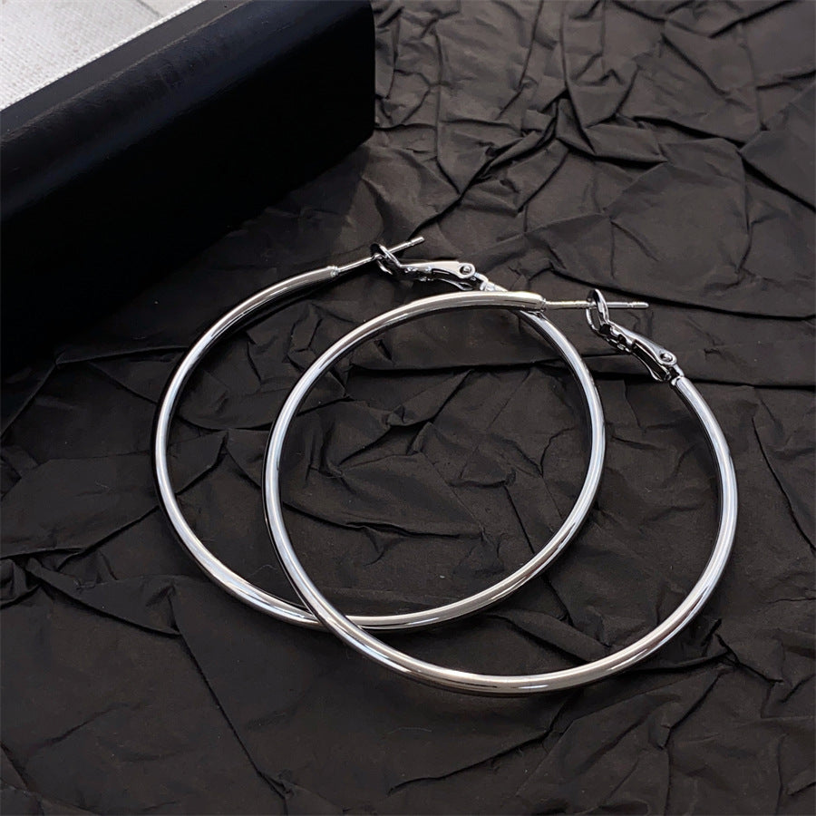 High-quality gold ear studs, star-inspired large ear rings for women, simple circle earrings, 2025 trendsetter