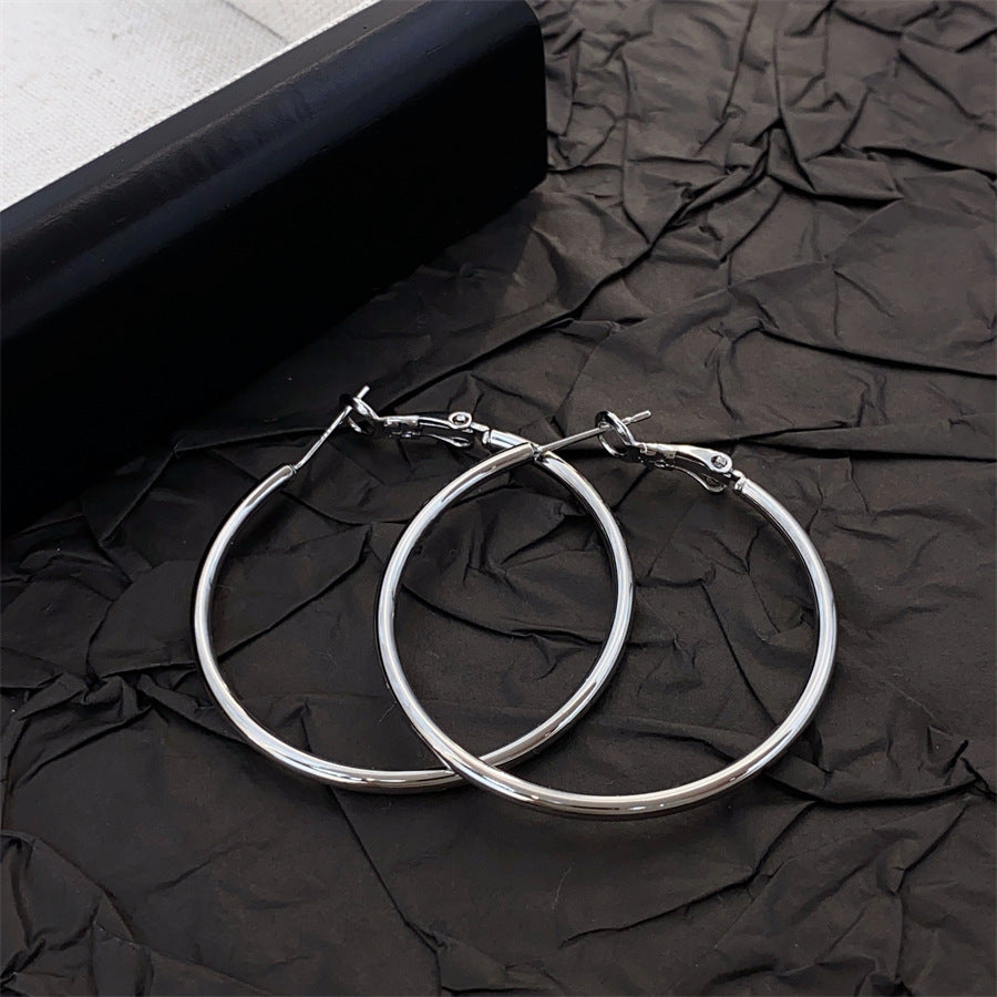 High-quality gold ear studs, star-inspired large ear rings for women, simple circle earrings, 2025 trendsetter