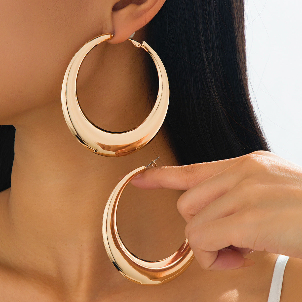 A pair of French vintage gold oval earrings – stylish women’s earrings, perfect for a vacation gift