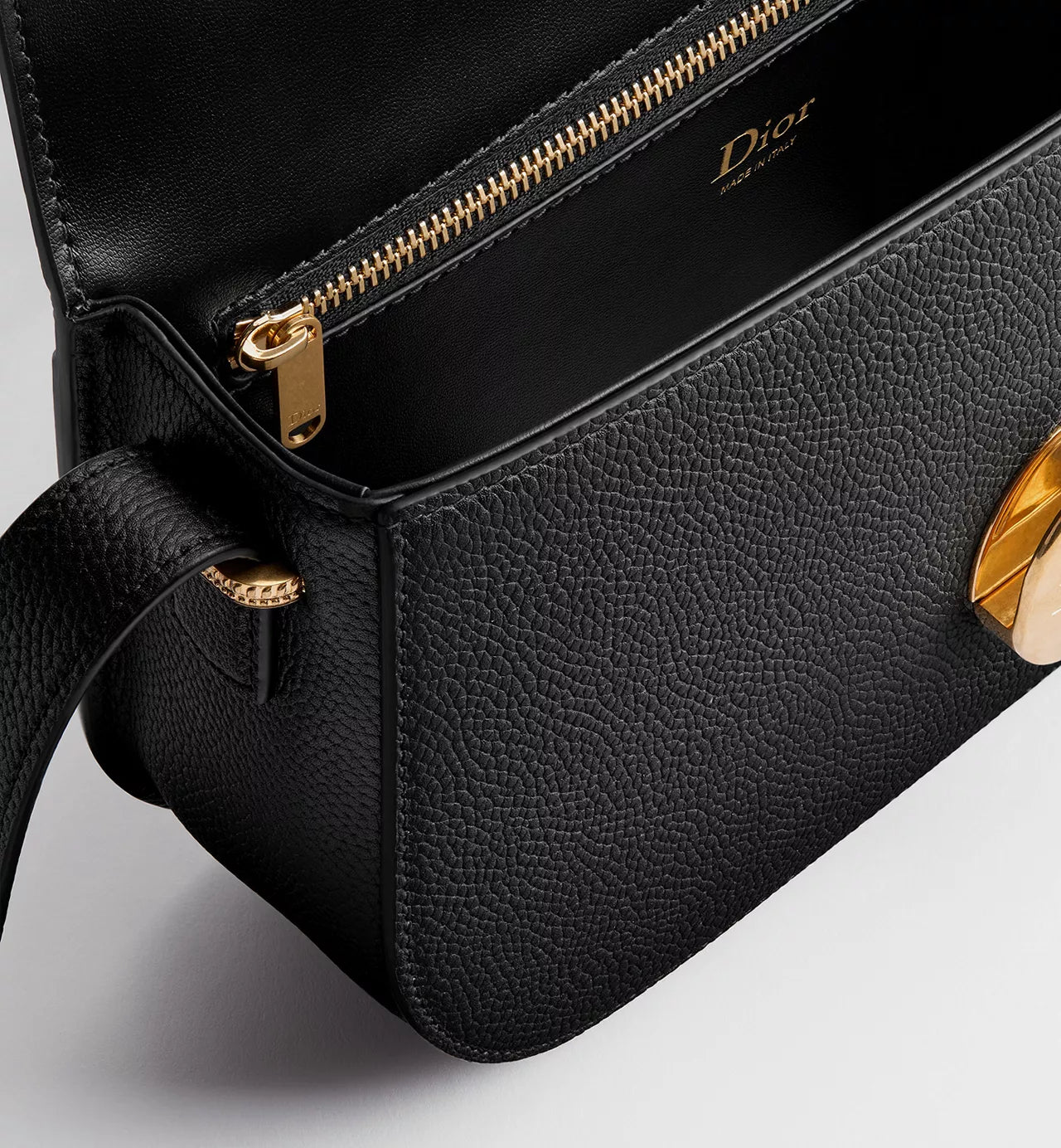 Medium Dior Médaillon Flap Bag Black Grained Calfskin /Reference: M3920QDWP_M900